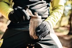 Fidlock TWIST Bottle 450 + Bike Base Set - Transparent Schwarz -Fahrradbekleidung Und Zubehör 09611 TBL fidlock twist bottle450 outdoor 07 scaled