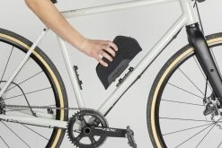 Fidlock TWIST Essential Bag + Bike Base Set - M Schwarz 25 Fidlock TWIST Essential Bag + Bike Base Set - M Schwarz -Fahrradbekleidung Und Zubehör 09661 BLK fidlock twist essentialbag bike twist scaled