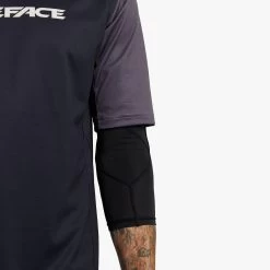 Race Face Indy Elbow - Stealth -Fahrradbekleidung Und Zubehör 821973448169 INDY ELBOW STEALTH XS D1