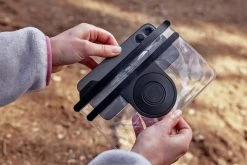 Fidlock VACUUM Uni Phone Case - M Schwarz -Fahrradbekleidung Und Zubehör VC 01100 BLK fidlock VACUUM uniphonecase outdoor 03