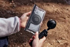 Fidlock VACUUM Uni Phone Case - M Schwarz -Fahrradbekleidung Und Zubehör VC 01100 BLK fidlock VACUUM uniphonecase outdoor 04